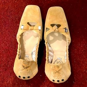 Tan suede Tod’s shoes size 7.